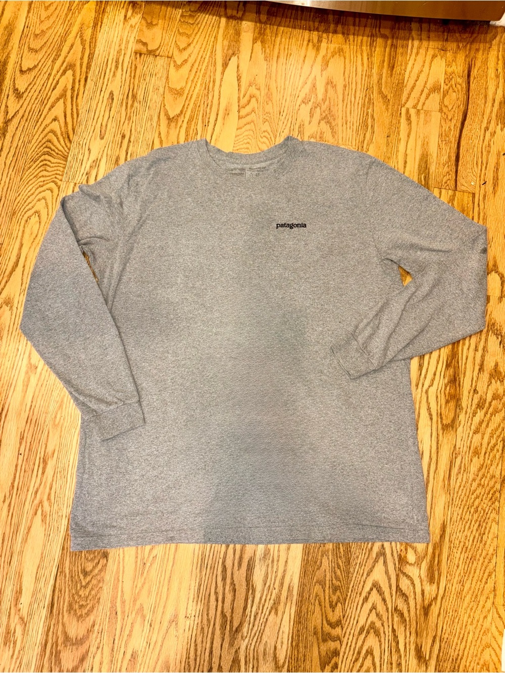 Patagonia Men’s Long-Sleeve P-6 Logo Responsibili-Tee Heather Gray XL